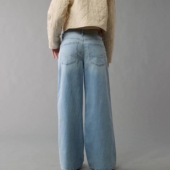 American Eagle • Short Dreamy Drape Strigid Low-Rise Ultra Wide-Leg Jean. NWT. - Picture 3 of 4